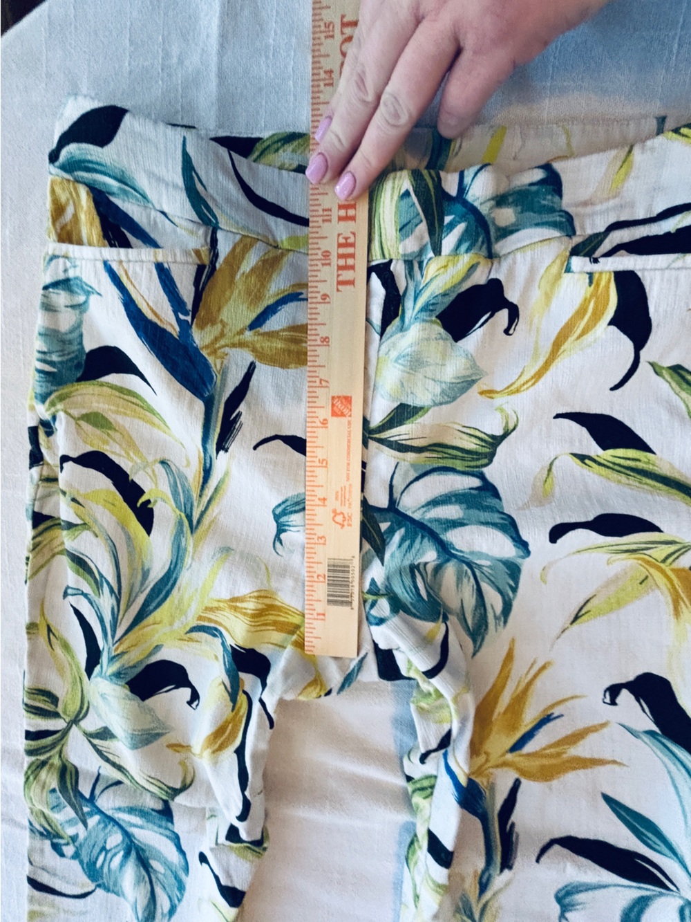 Chico's Leaf-Print Cropped Pants - White, Green & Blue Chico’s Size 2 - Picture 8 of 8